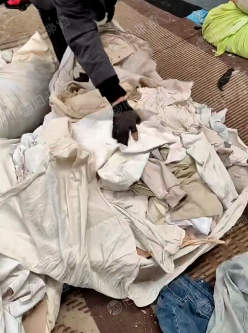 长期出售旧衣服大白，二白，白料，现货20吨，货在河北廊坊。
