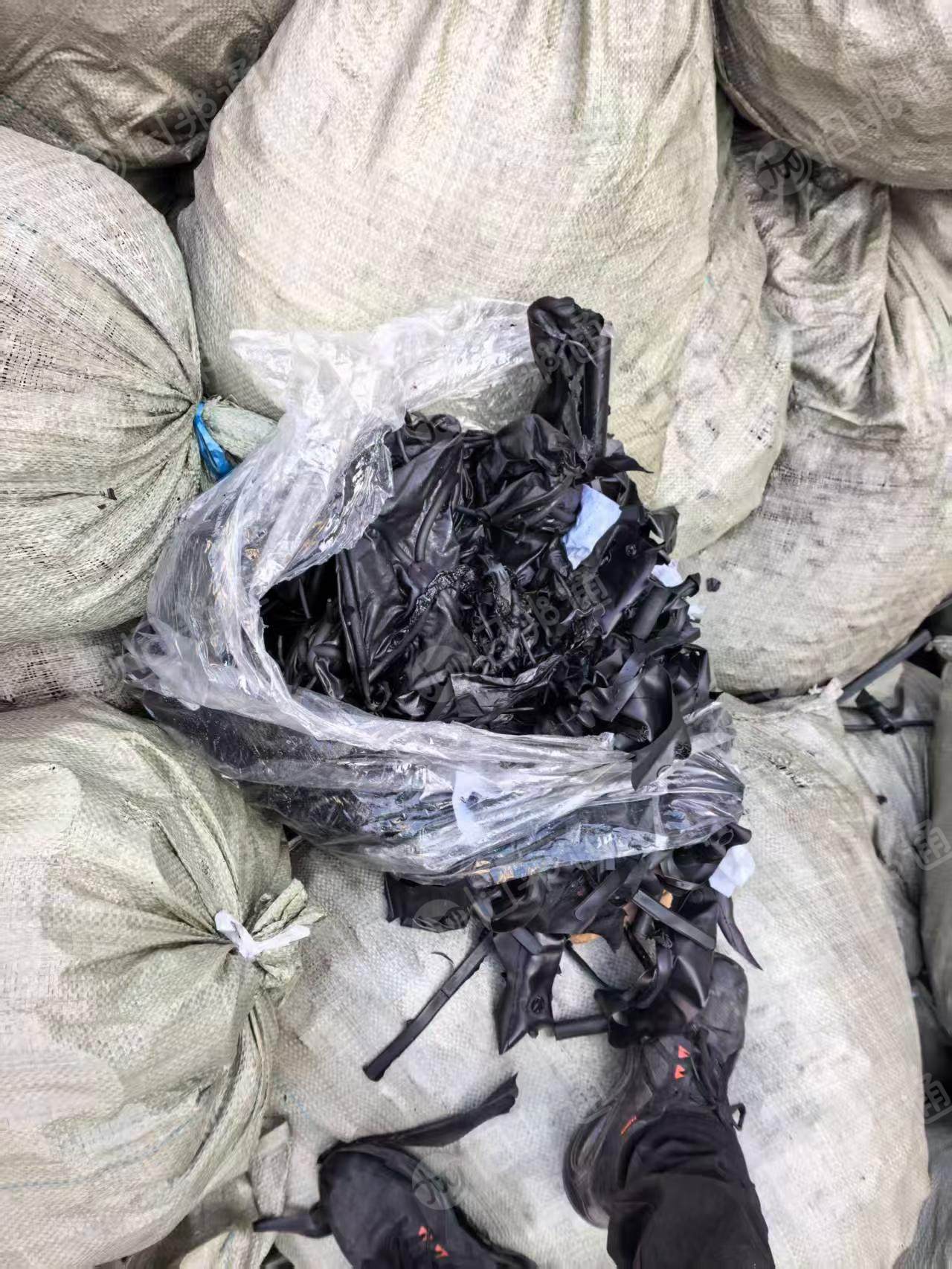 出售黑色橡胶管，橡胶边角料