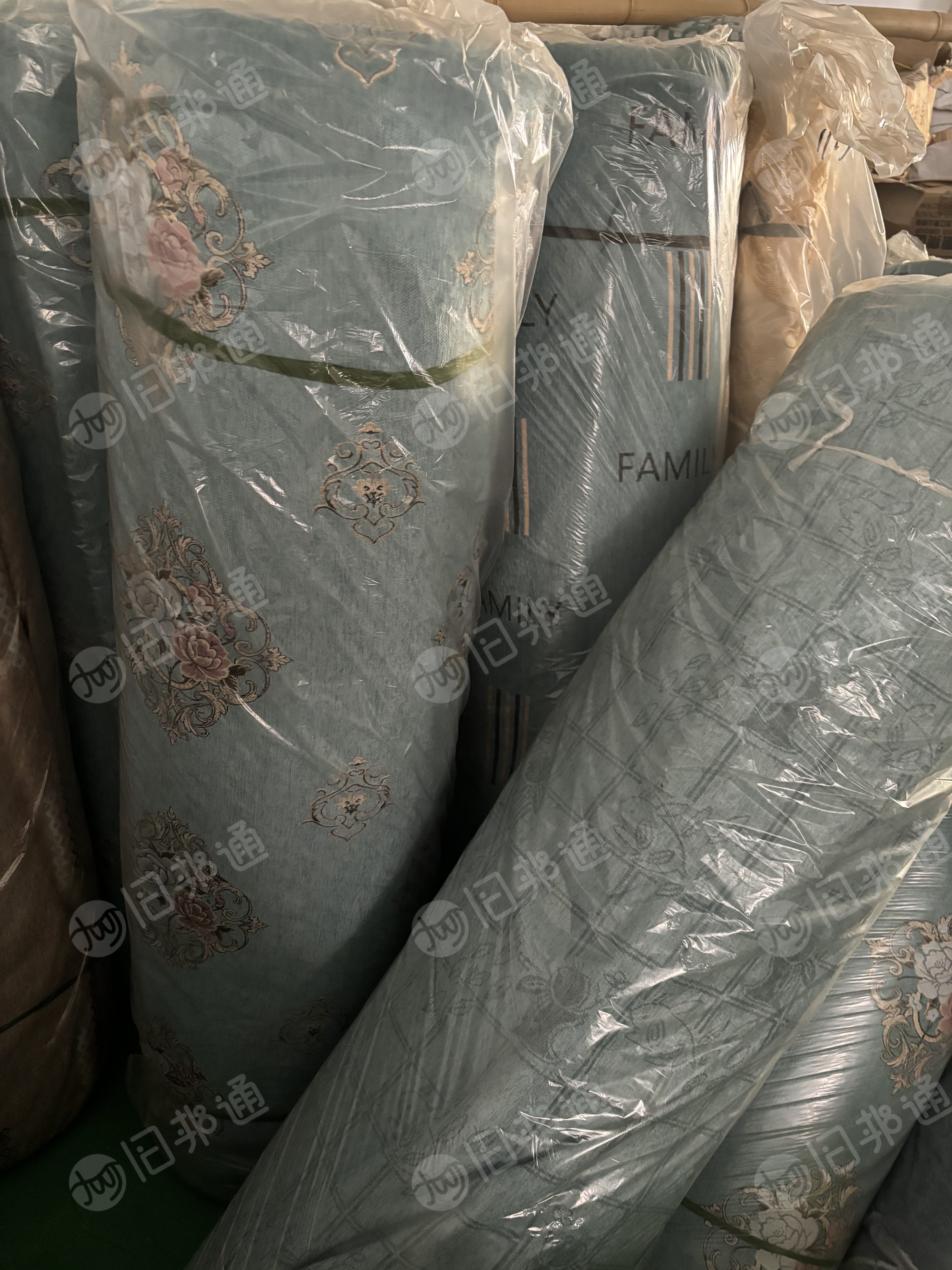 长期大量回收沙发布麻布雪尼尔科技布生态皮猫爪布窗帘布墙布，有货电话联系