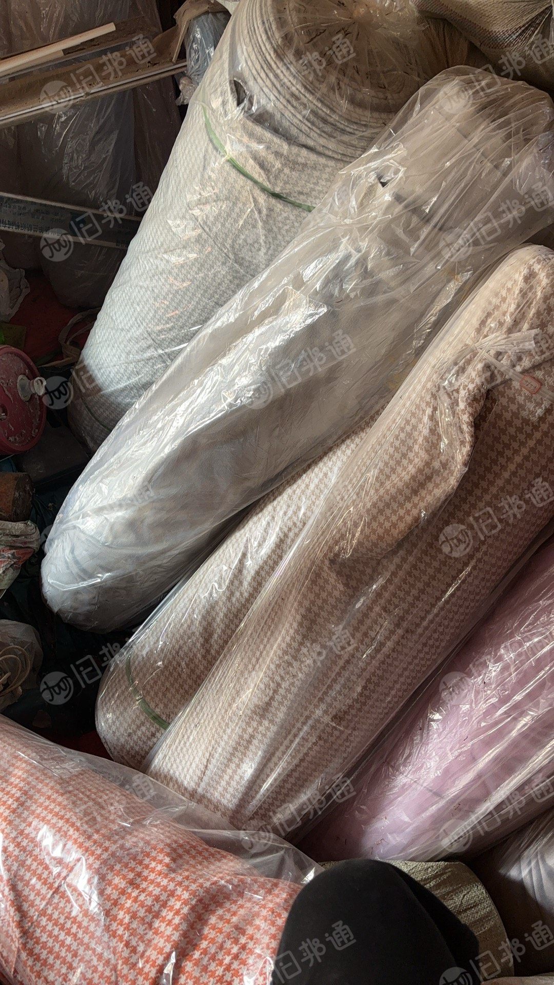 长期大量回收沙发布麻布雪尼尔科技布生态皮猫爪布窗帘布墙布，有货电话联系