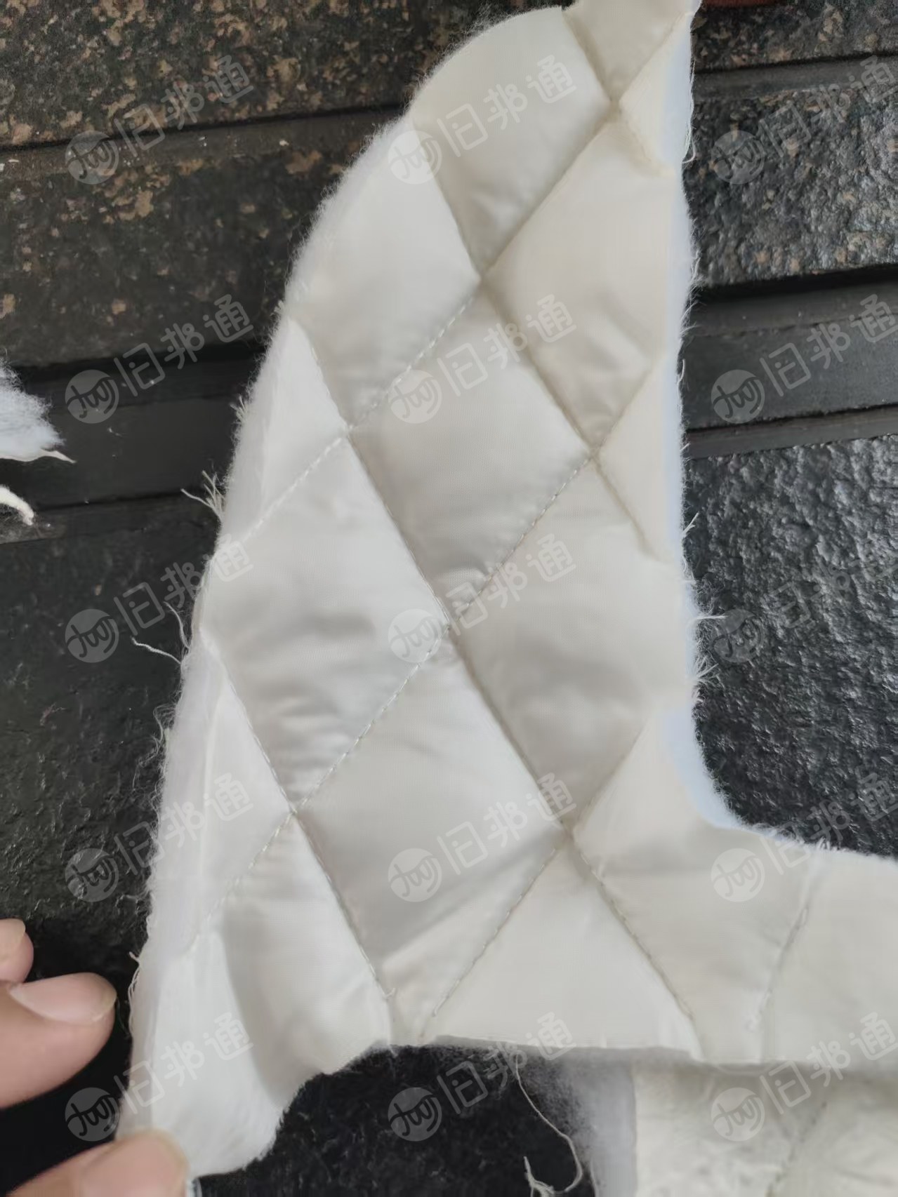 长期出售服装厂下来的白色绗棉下脚料，绗棉，现货20吨