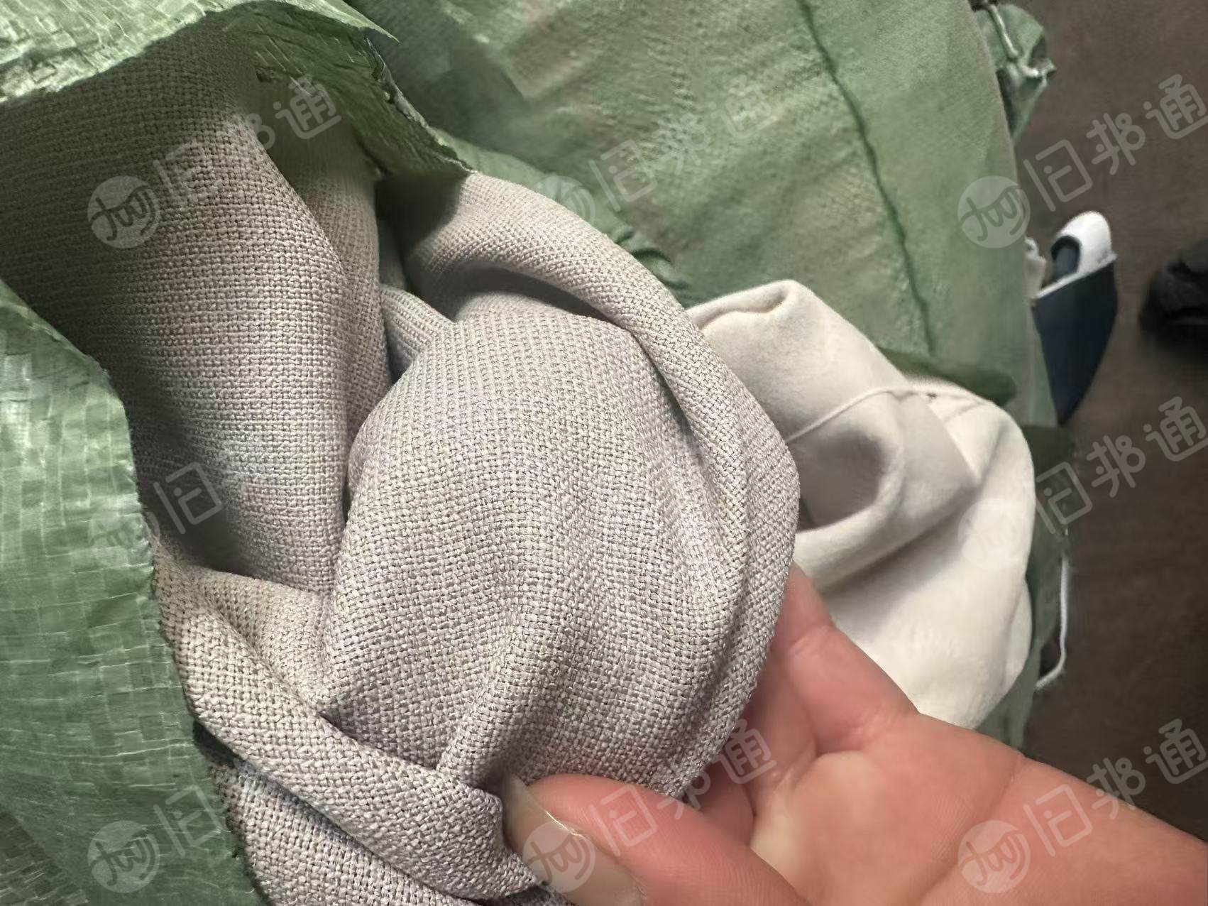 出售窗帘废布，窗帘布，窗帘废布有30吨左右，大小卷也有十几吨，货在浙江绍兴