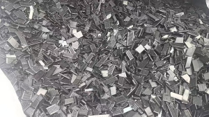 长期出售黑色尼龙扎带破碎料，单双六混合，单六10%双六90%，现货有20吨左右，货在四川成都