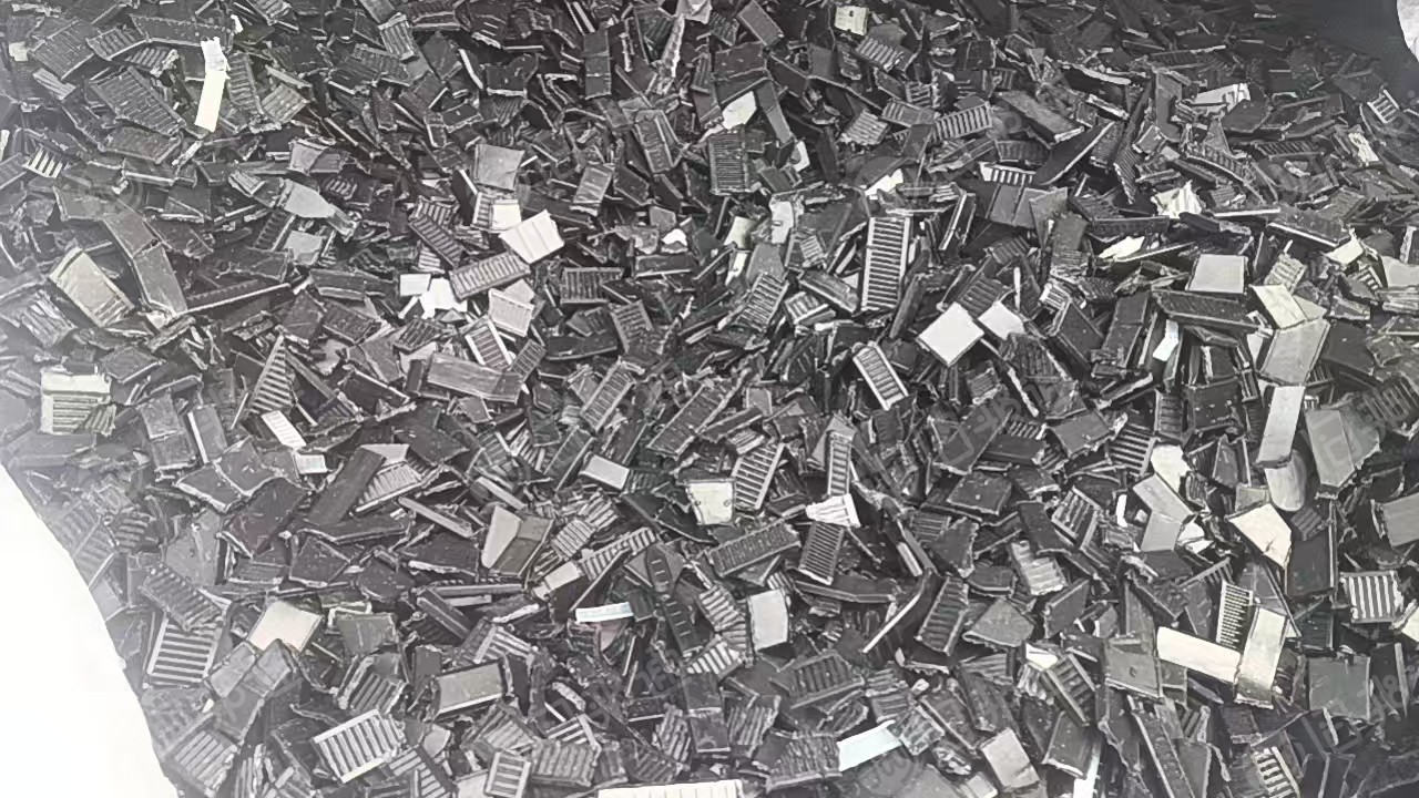 长期出售黑色尼龙扎带破碎料，单双六混合，单六10%双六90%，现货有20吨左右，货在四川成都