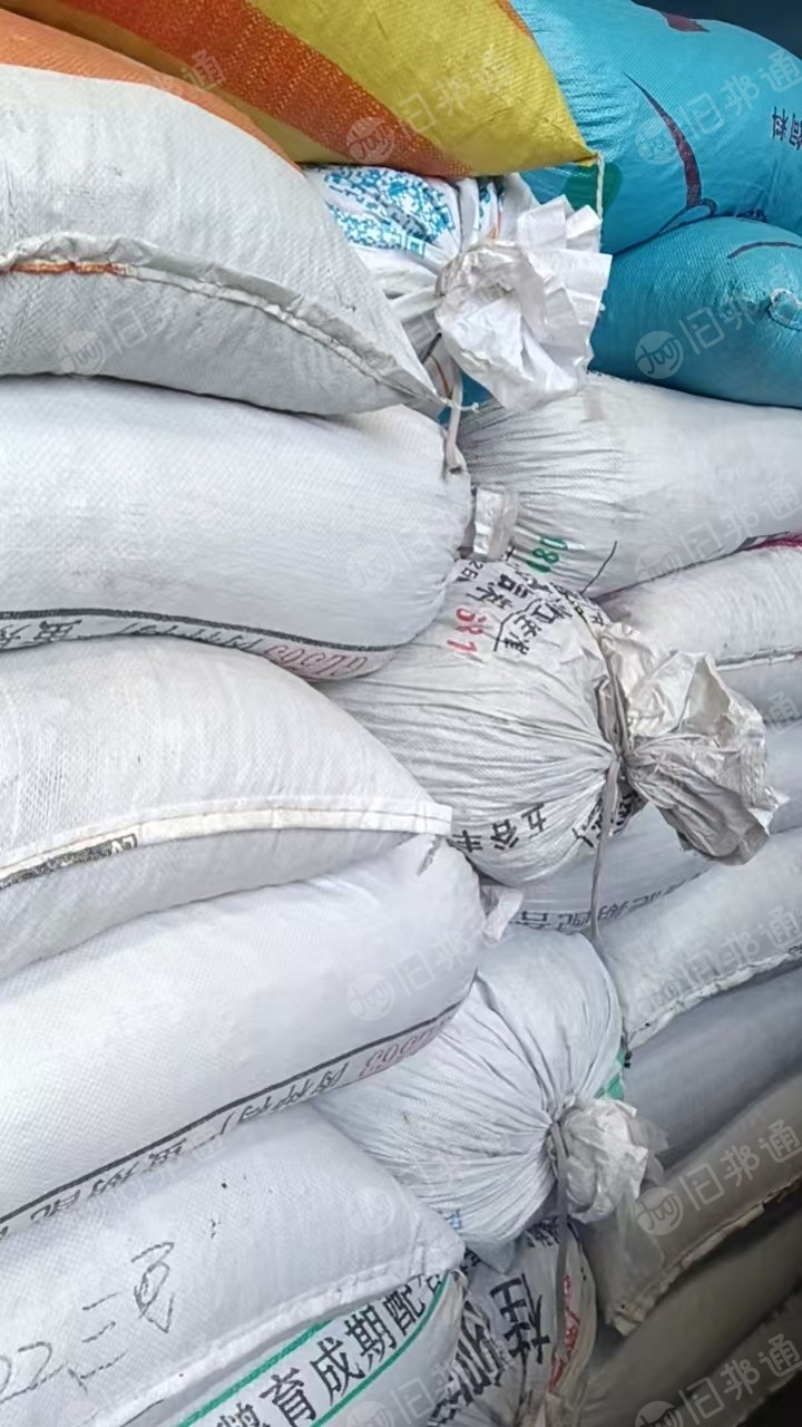 长期出售黑色涤纶泡料，涤纶布泡，货在江苏无锡