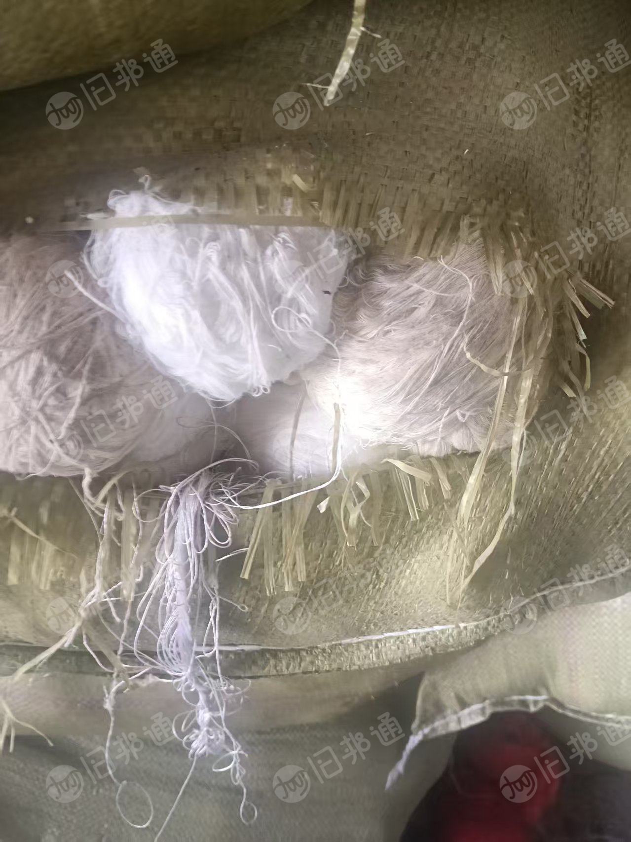 出售织布厂下来的涤棉废纱头，涤棉布边纱有8吨，有4吨涤纶低弹丝一起出，货在山东泰安