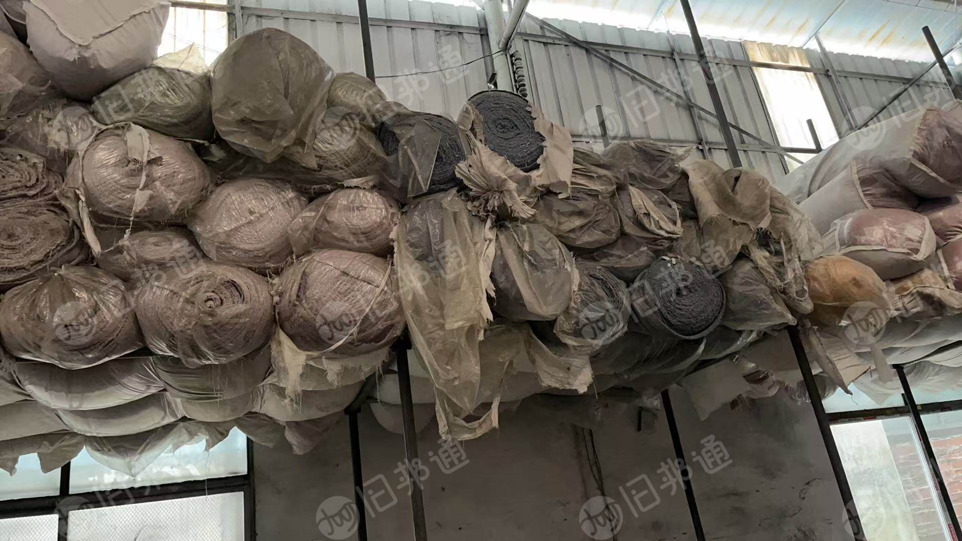 出售颗粒绒，库存绒布，单面绒，风格门幅克重统一的，门幅1.6克重320左右，现货6吨，货在广东中山