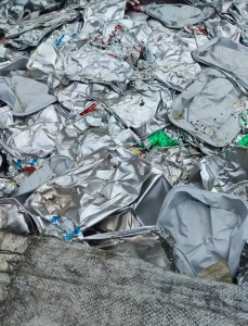 出售航空铝餐盒废料，现货几吨，长期有货