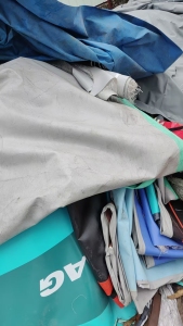 出售PVC夹网布，拉丝布，现货30吨