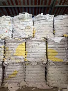 长期出售pe淋膜纸压包料，一个月800吨