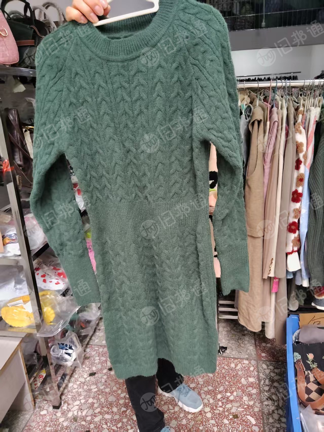 出售直播间下来的羊毛衫样衣，毛衣，卫衣，包包，生活用品