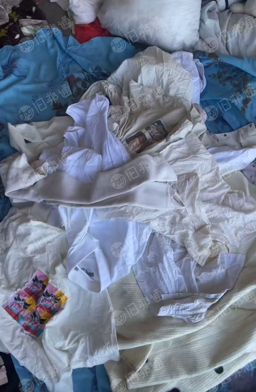 长期出售旧衣服分拣货，旧衣服白料，黑料，分别月供4.2米一车，厂在江苏南通