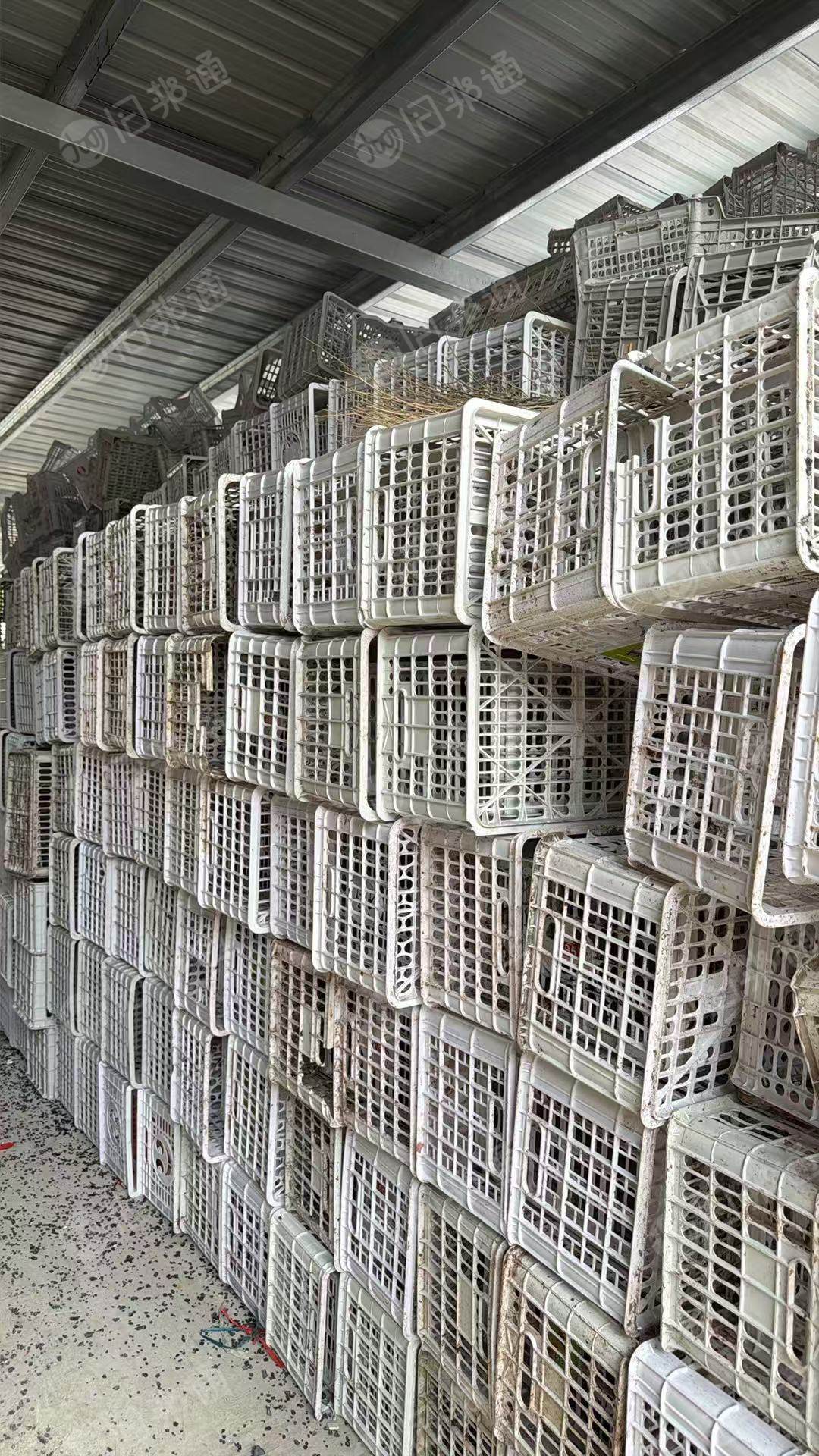 出售水果筐破碎料,黑、白、蓝居多,月供60吨
