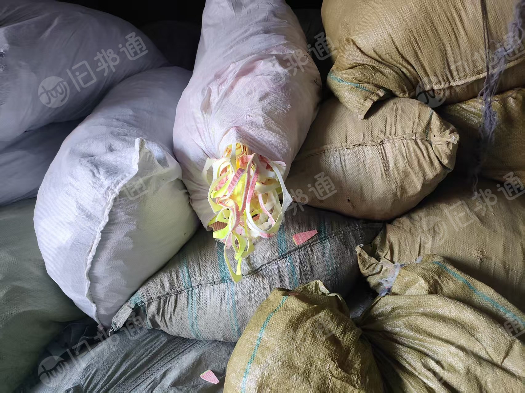 长期出售飞织鞋材废布边角料，涤纶废布，月供200多吨，货在河北保定