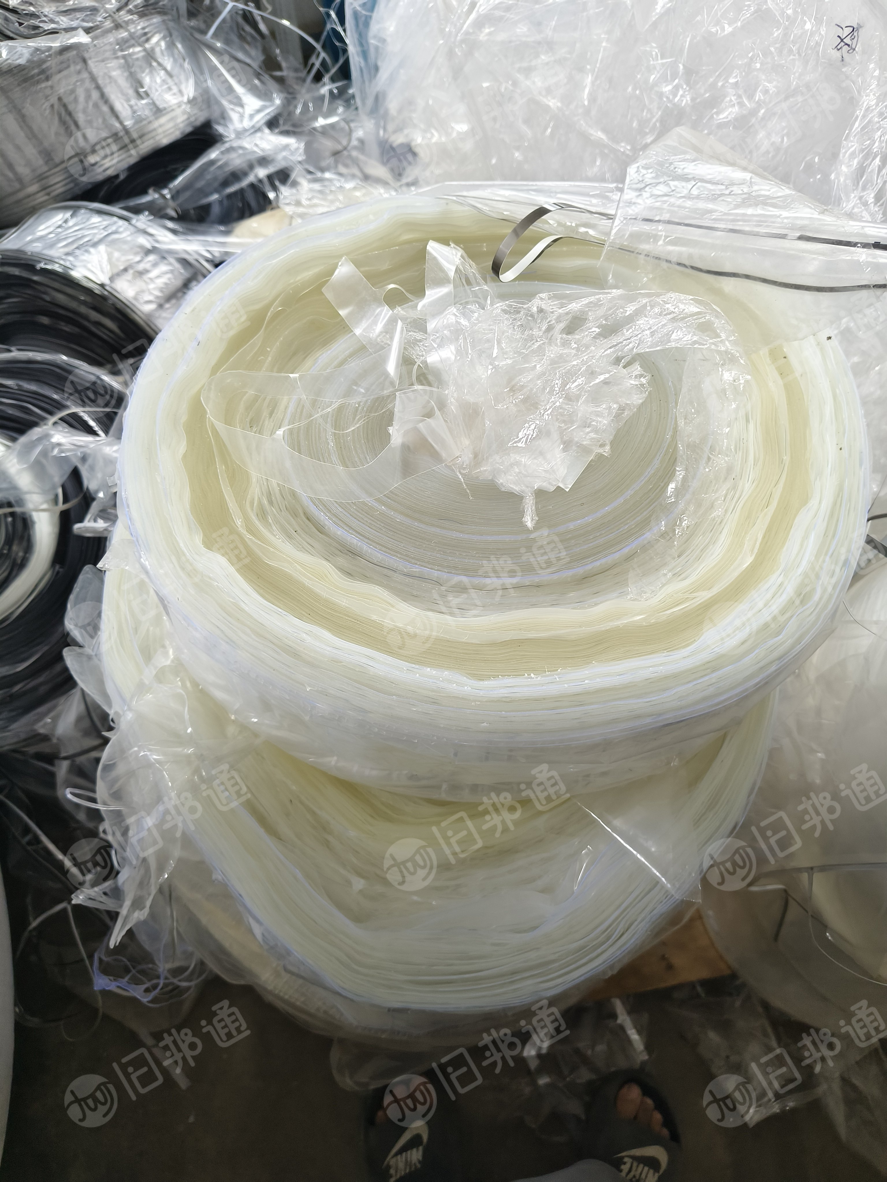 求购pet膜、pet带胶膜