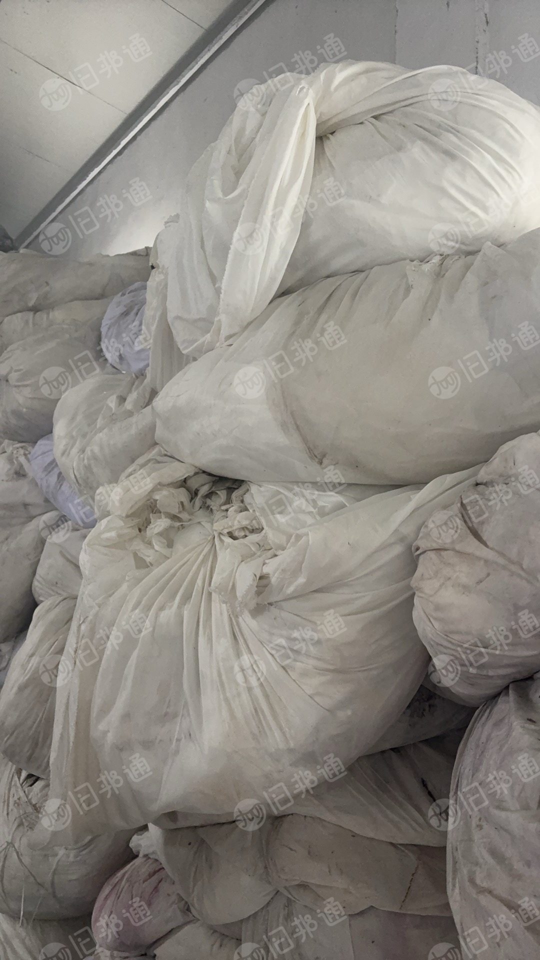 长期出售染厂下来的涤纶废布，含水20左右，月供30吨