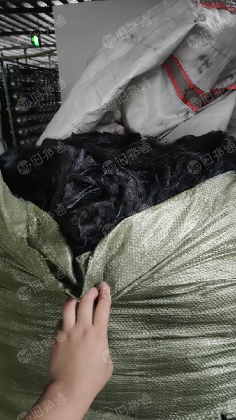 长期出售黑色白色涤纶长丝，涤纶废丝，涤纶干丝，分开出货，月供10吨