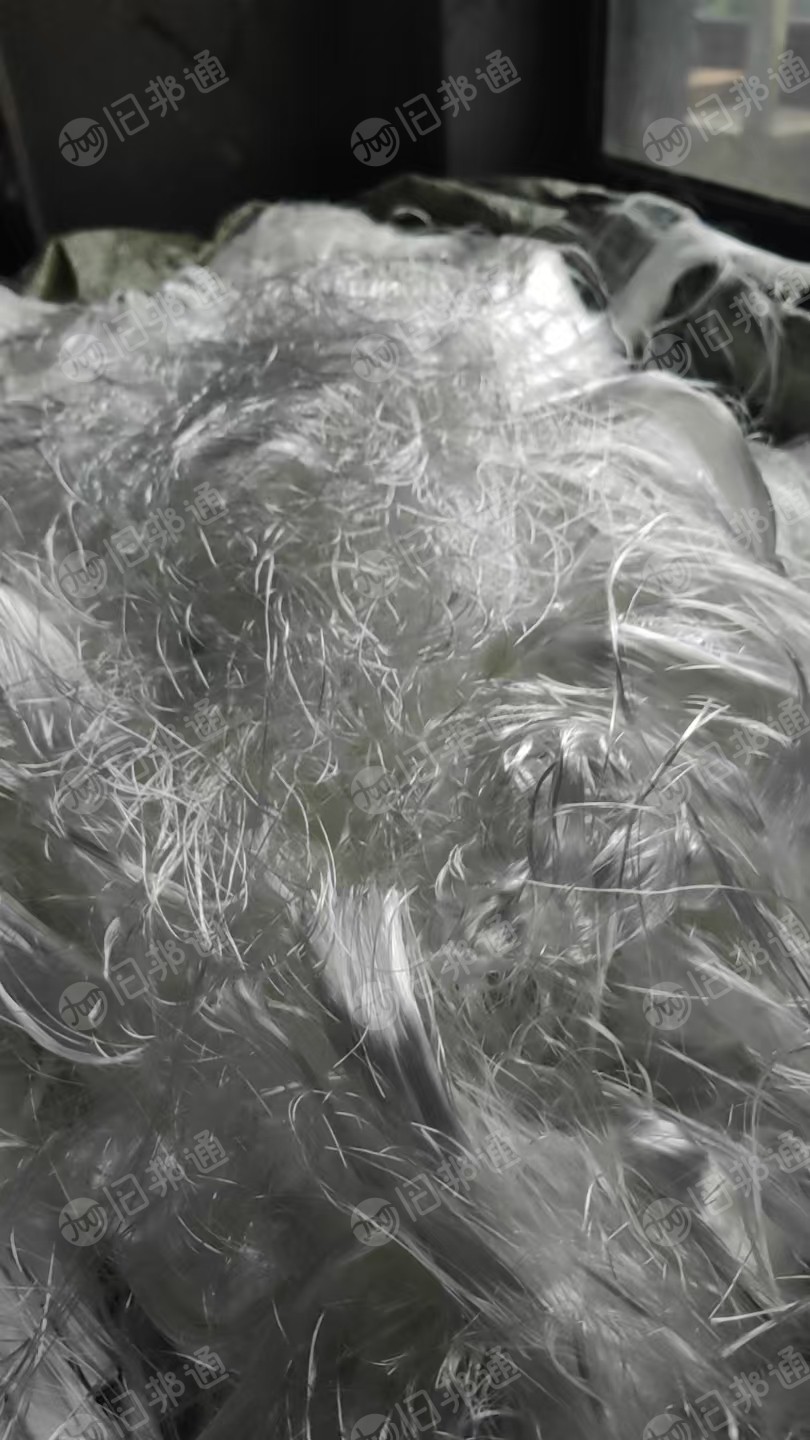 长期出售黑色白色涤纶长丝，涤纶废丝，涤纶干丝，分开出货，月供10吨