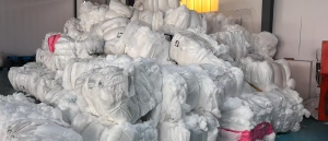 长期出售生产Es热风无纺布下来的边角料，Es热风无纺布下脚料，无纺布下脚料，月供10吨左右