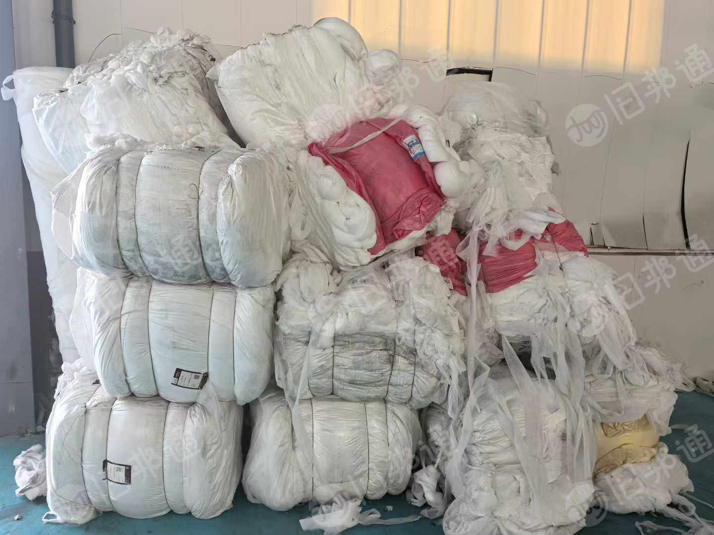 长期出售生产Es热风无纺布下来的边角料，Es热风无纺布下脚料，无纺布下脚料，月供10吨左右