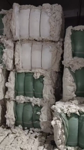 长期出售气流纺下来的涤棉风箱花，现货够9.6米一车