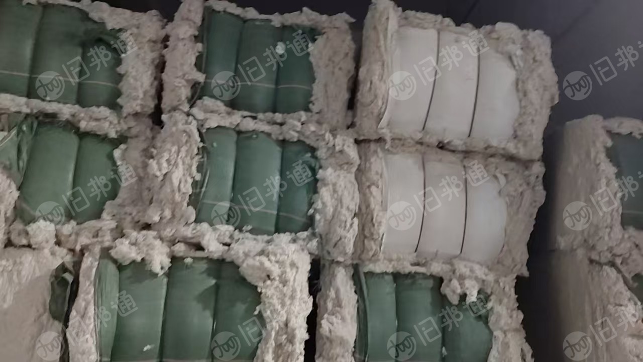 长期出售气流纺下来的涤棉风箱花，现货够9.6米一车