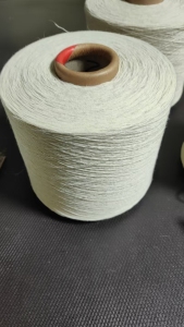 出售11.5支的库存毛纱，羊毛纱线，30化纤，70毛，现货20吨