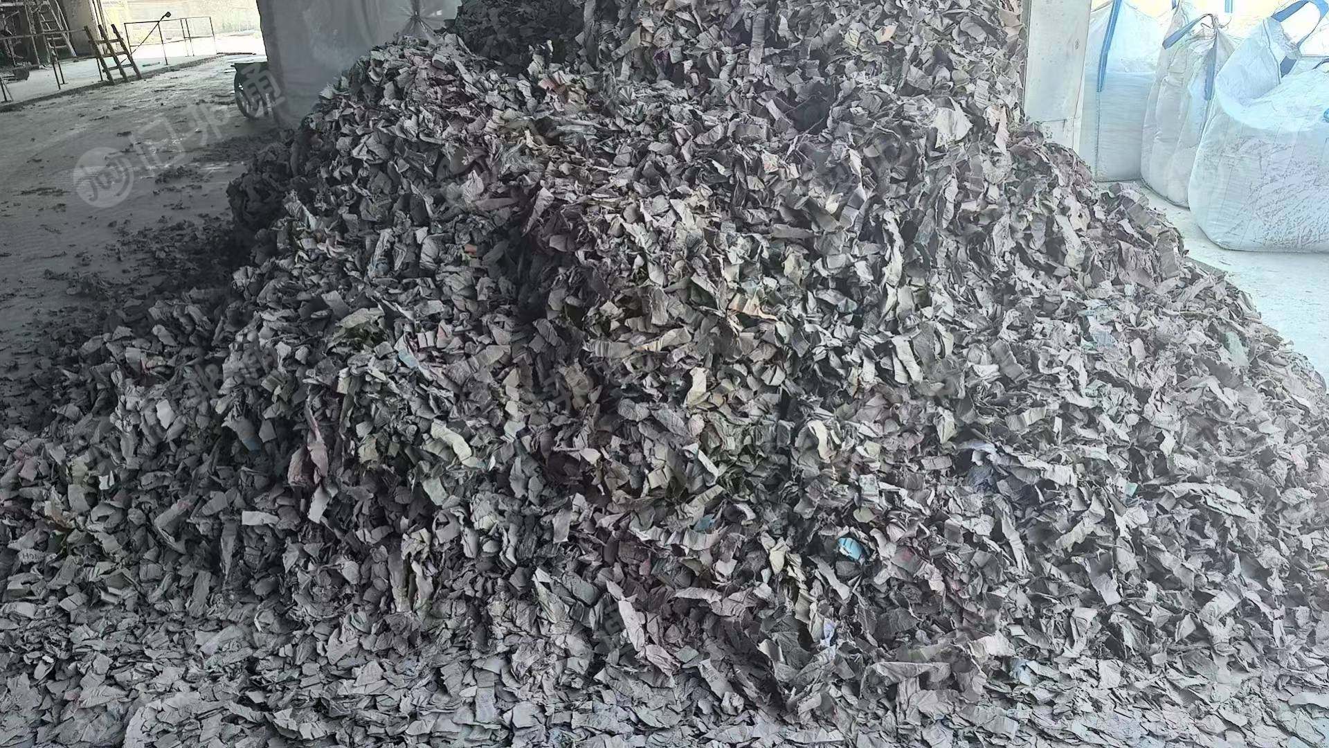 长期出售纯水泥纸袋破碎筛选的牛皮纸破碎料