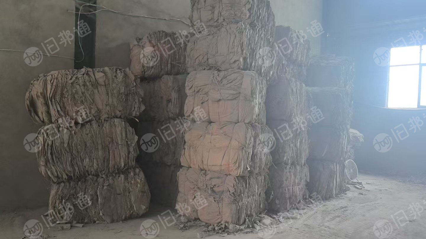长期出售纯水泥纸袋破碎筛选的牛皮纸破碎料