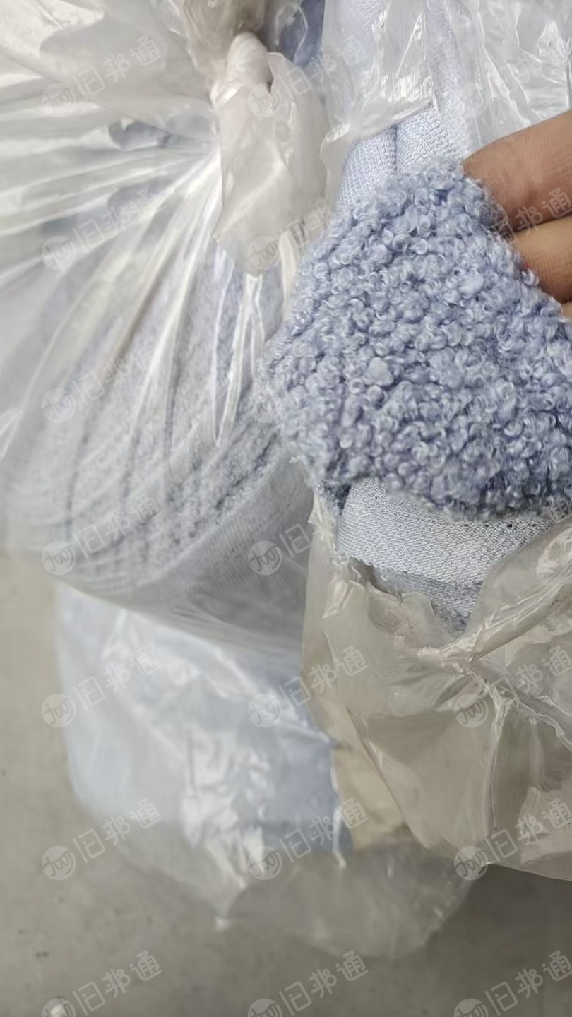 出售泰迪绒，库存绒布，单面绒有三四个颜色，门幅175克重150，现货有几吨，货在江苏苏州