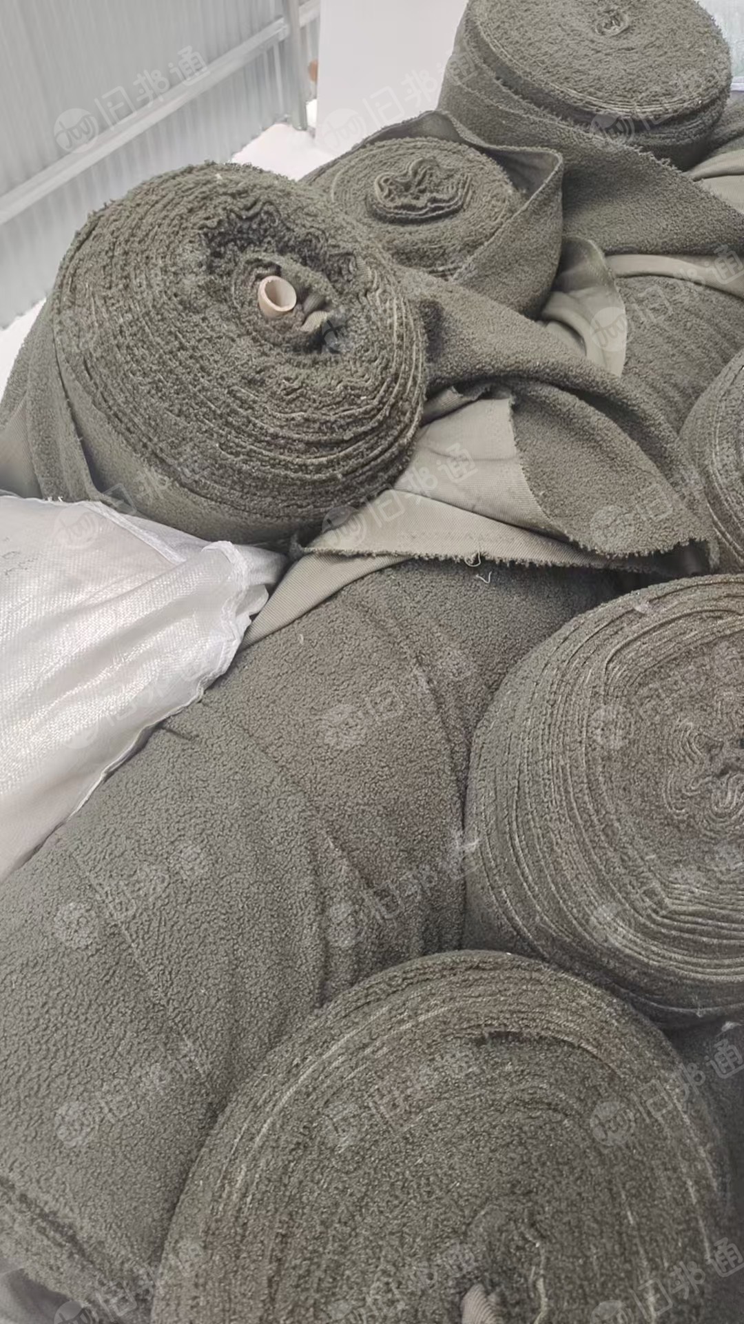 出售泰迪绒，库存绒布，单面绒有三四个颜色，门幅175克重150，现货有几吨，货在江苏苏州