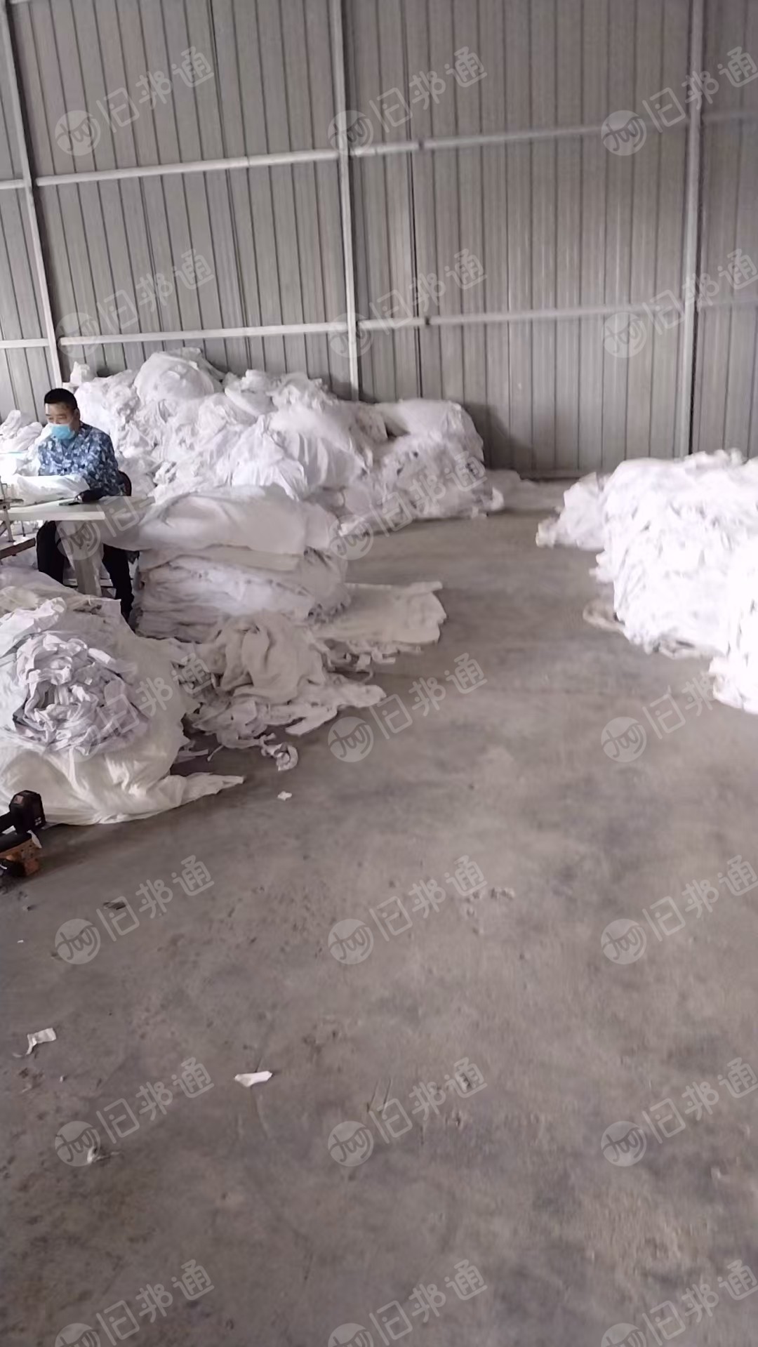 现货处理一批火车上下来的纯棉床单小单，平纹斜纹都有，现货30吨，货在湖北襄阳