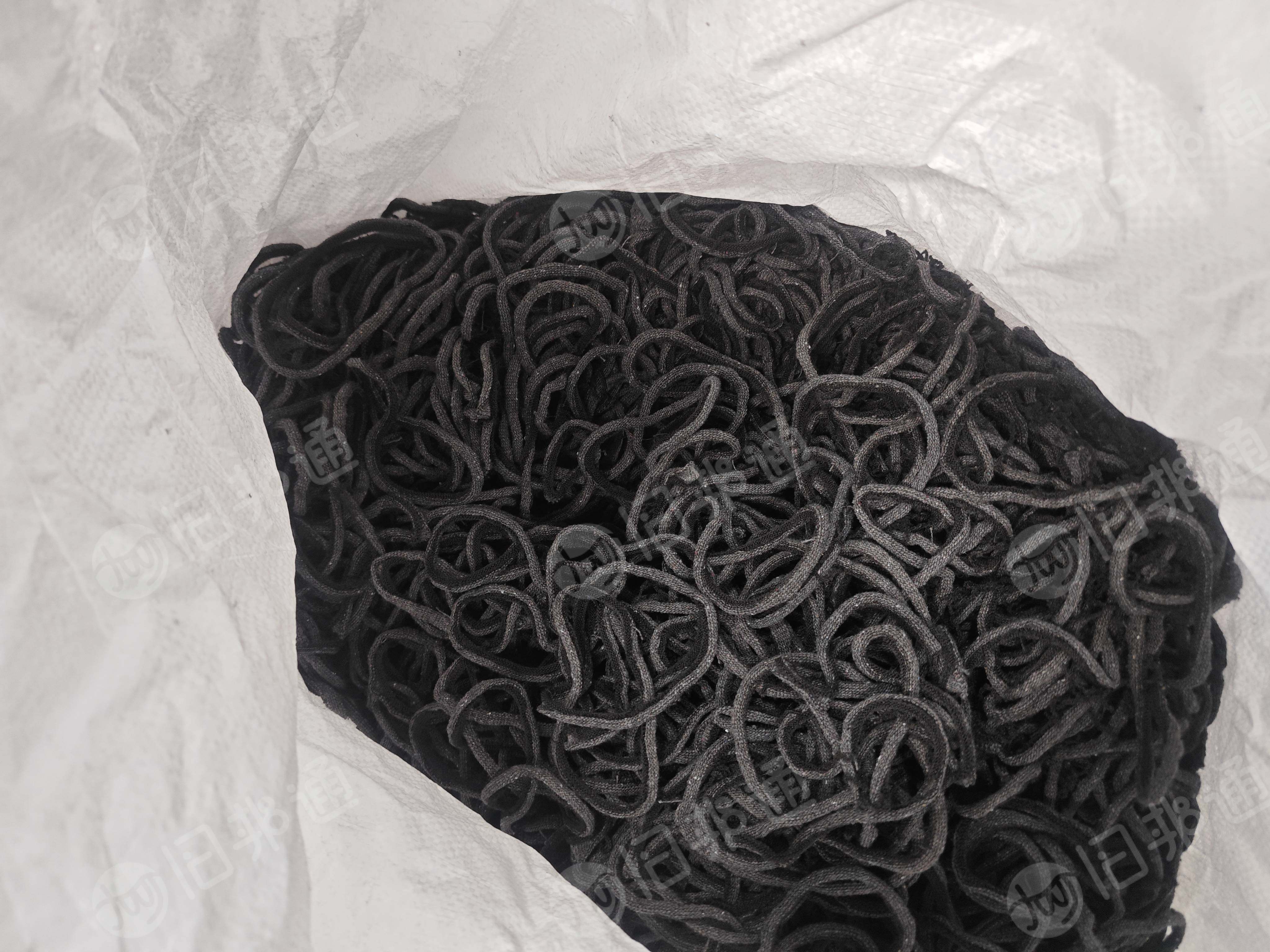 长期出售袜子厂下来的涤氨袜圈，袜子下脚料，袜子机头线，氨纶含10左右，现货十吨