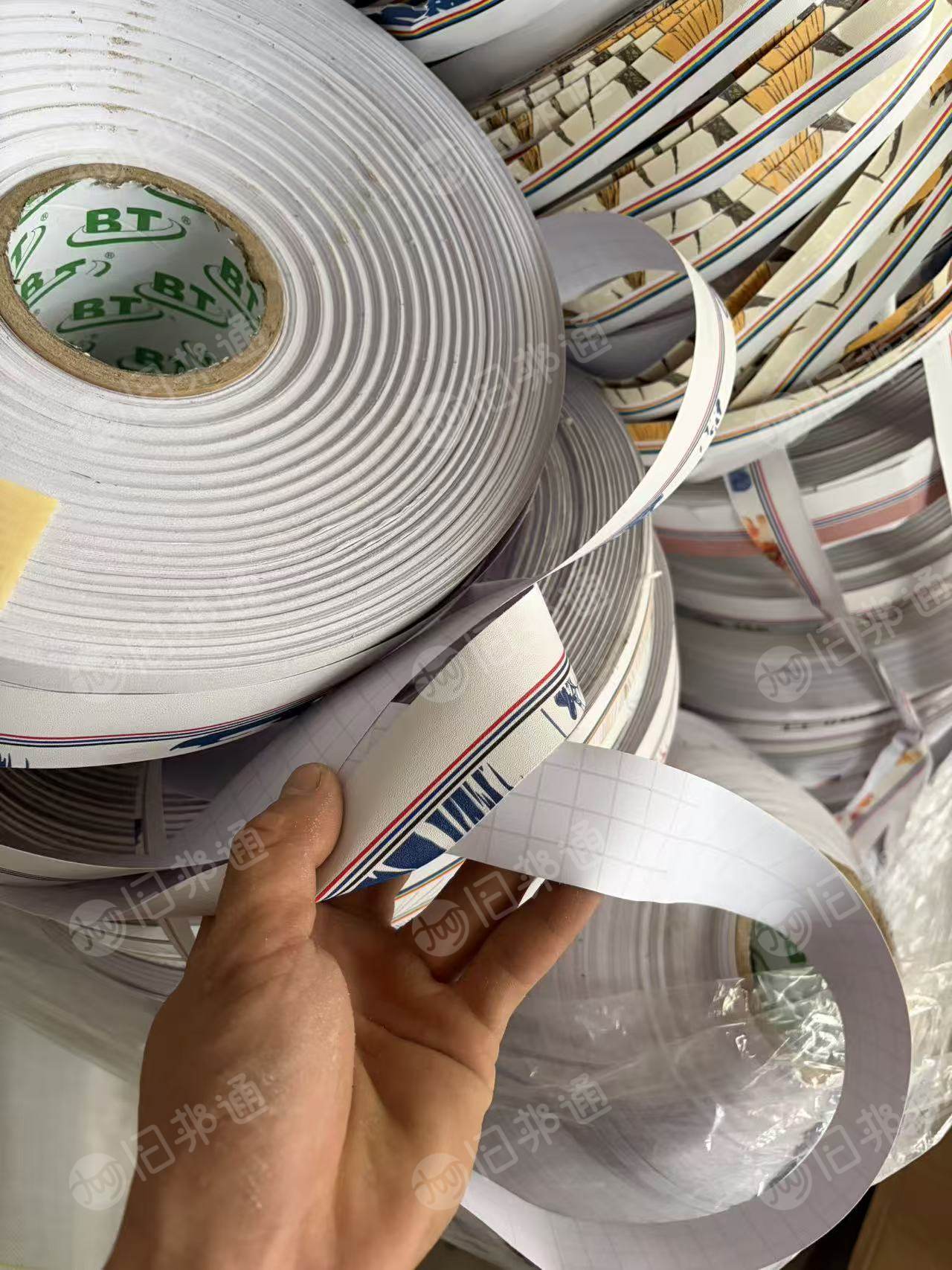出售pvc墙纸切头料，一面纸，一面PVC