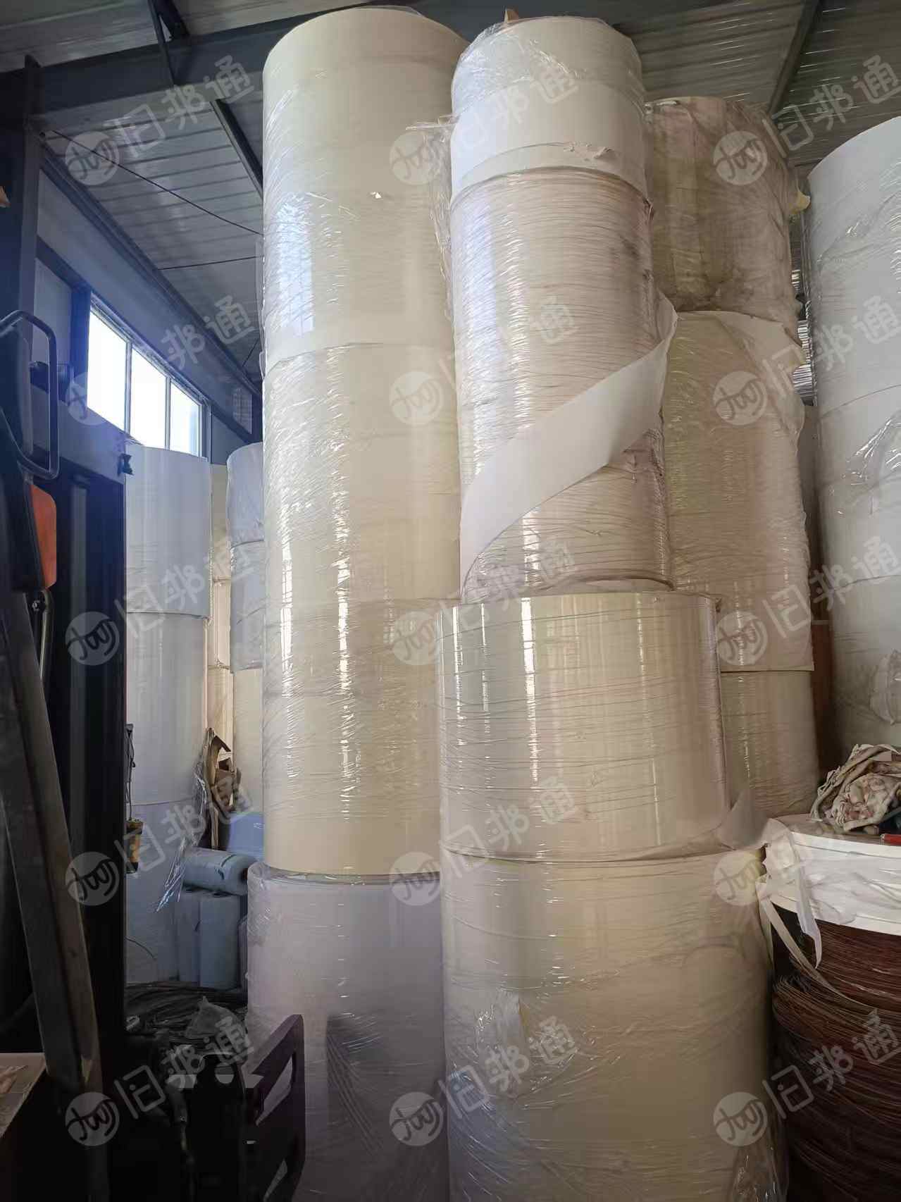 出售卷筒乱码处理纸，十几克到一百多克，有圣经纸，牛皮纸，双胶纸，淋膜纸，白卡纸等