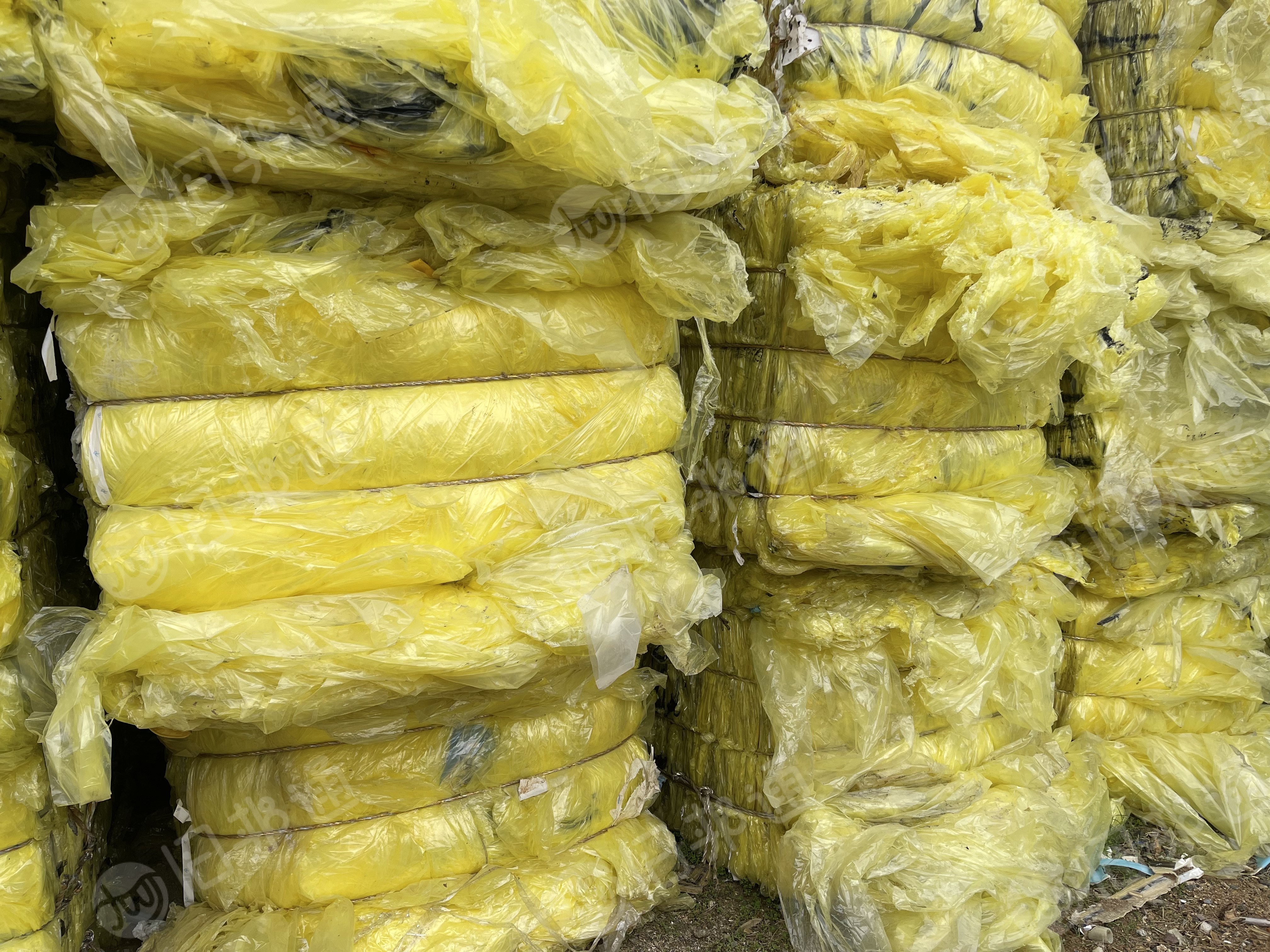 出售风电黄膜70吨，带一点黑胶，已压块
