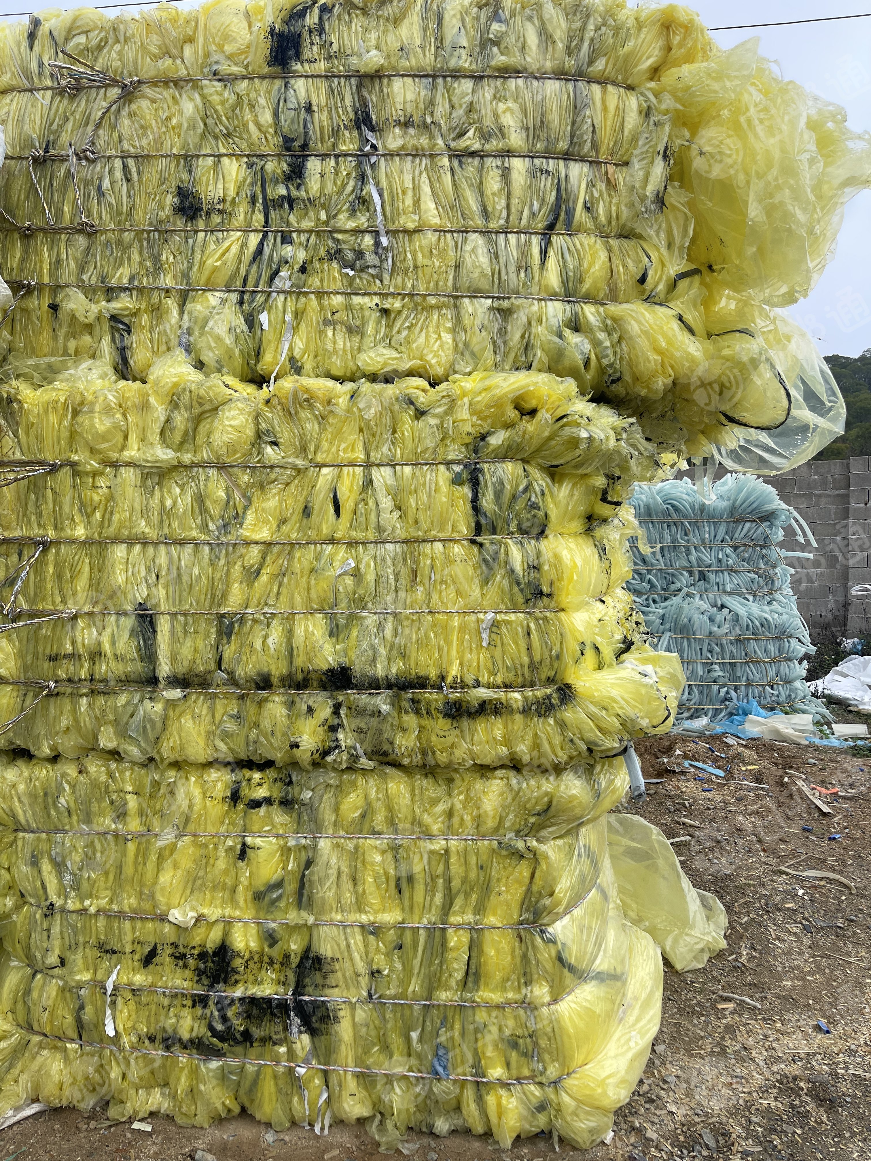 出售风电黄膜70吨，带一点黑胶，已压块