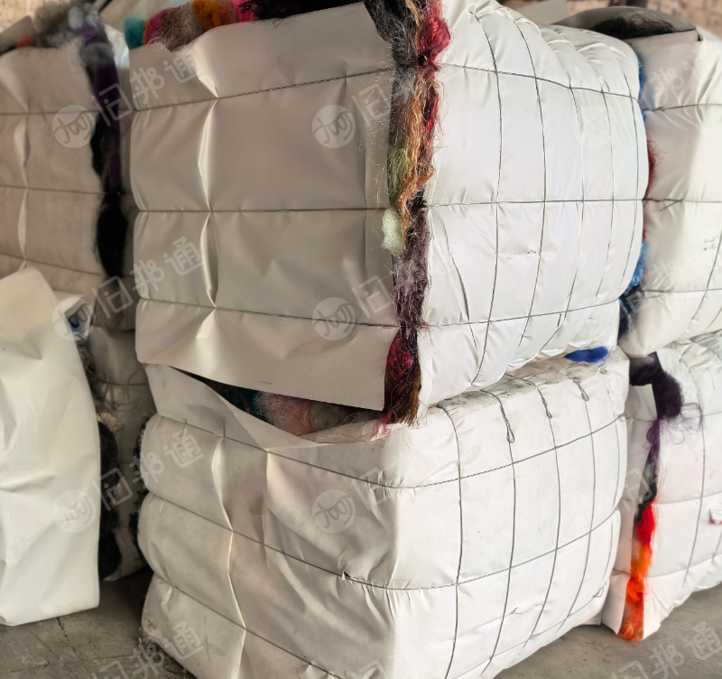 长期出售涤纶废丝，涤纶丝有分颜色，月供两车左右，可开花可造粒，货在广东佛山