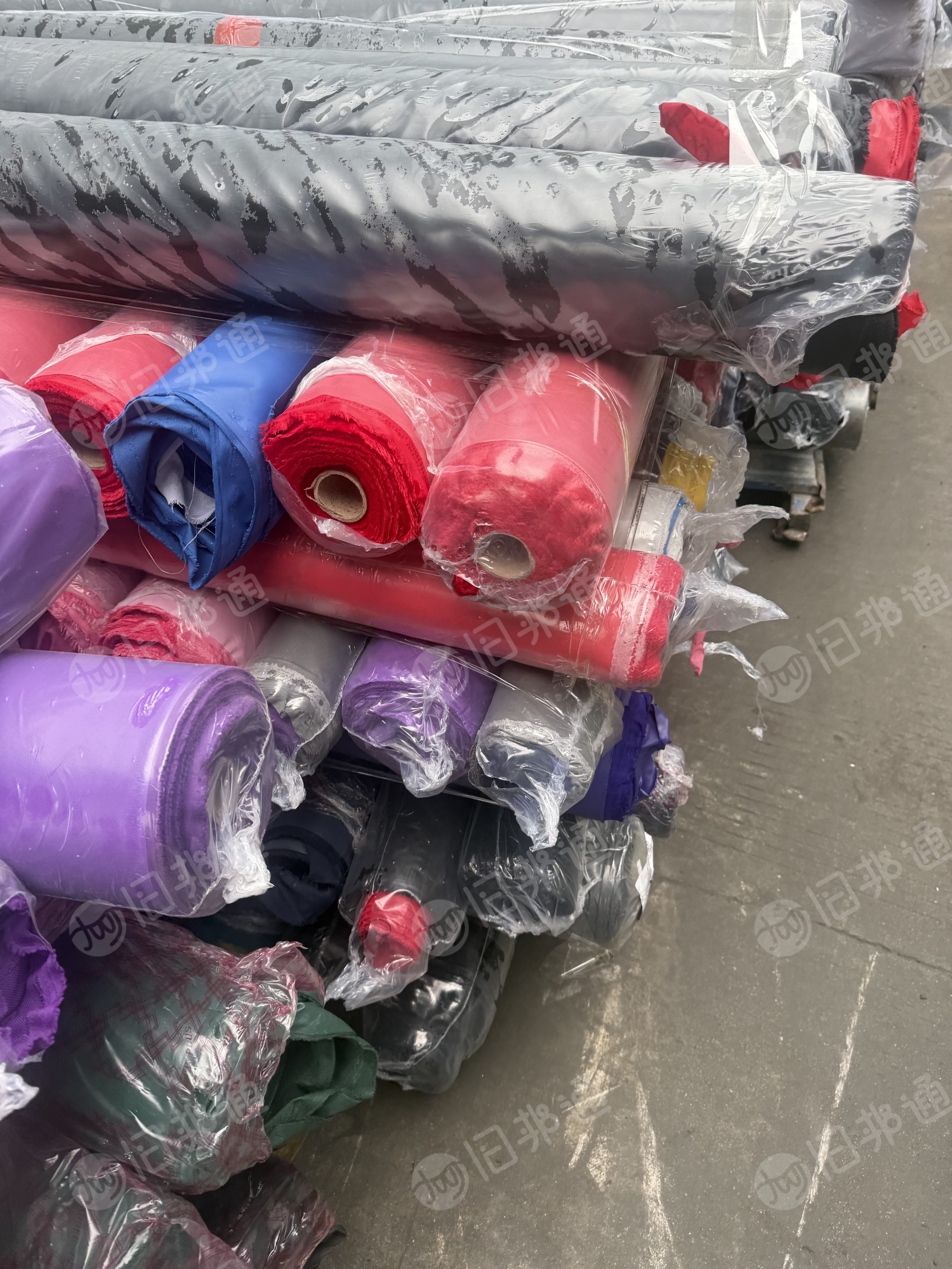 长期出售PVC皮革库存布，PVC皮革料，月供60吨