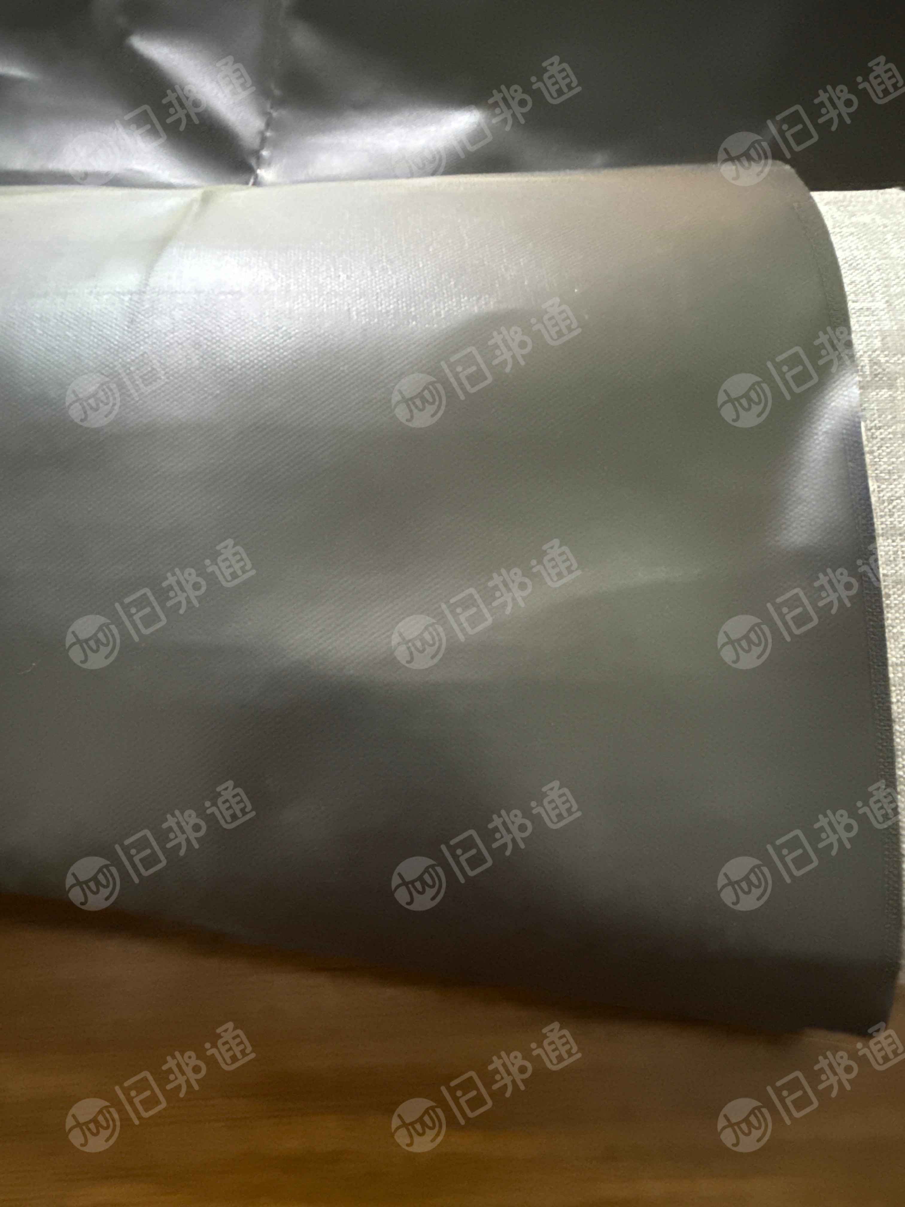 长期出售PVC皮革边角料，皮革下脚料，月供30吨