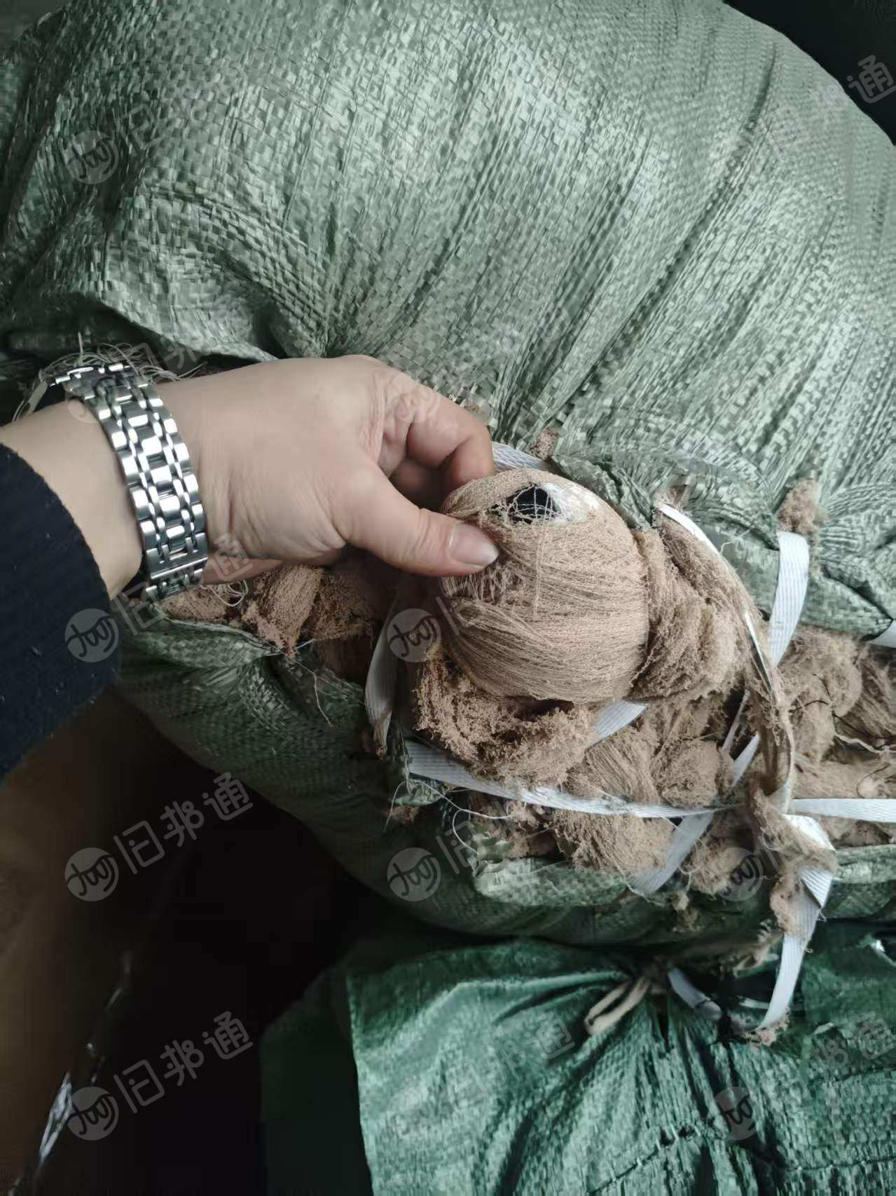 长期出售尼龙废袜片，氨纶含量20%，有黑色肤色，现货10吨左右