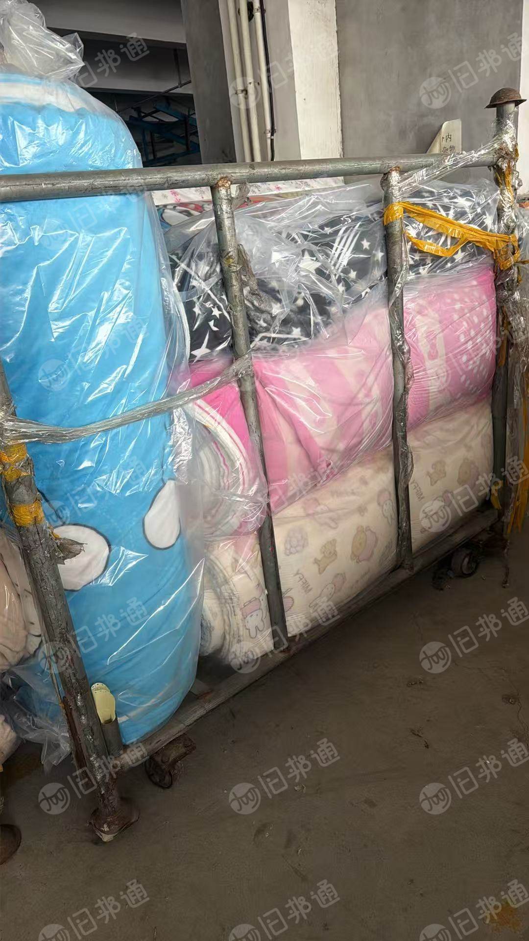 长期出售双面法兰绒库存布，双面法兰绒，有素色花色，门幅克重不一