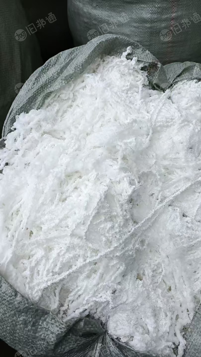 出售白色涤纶水丝，涤纶麻花丝，300D,含水20%多，现货只有几吨，货在安徽阜阳