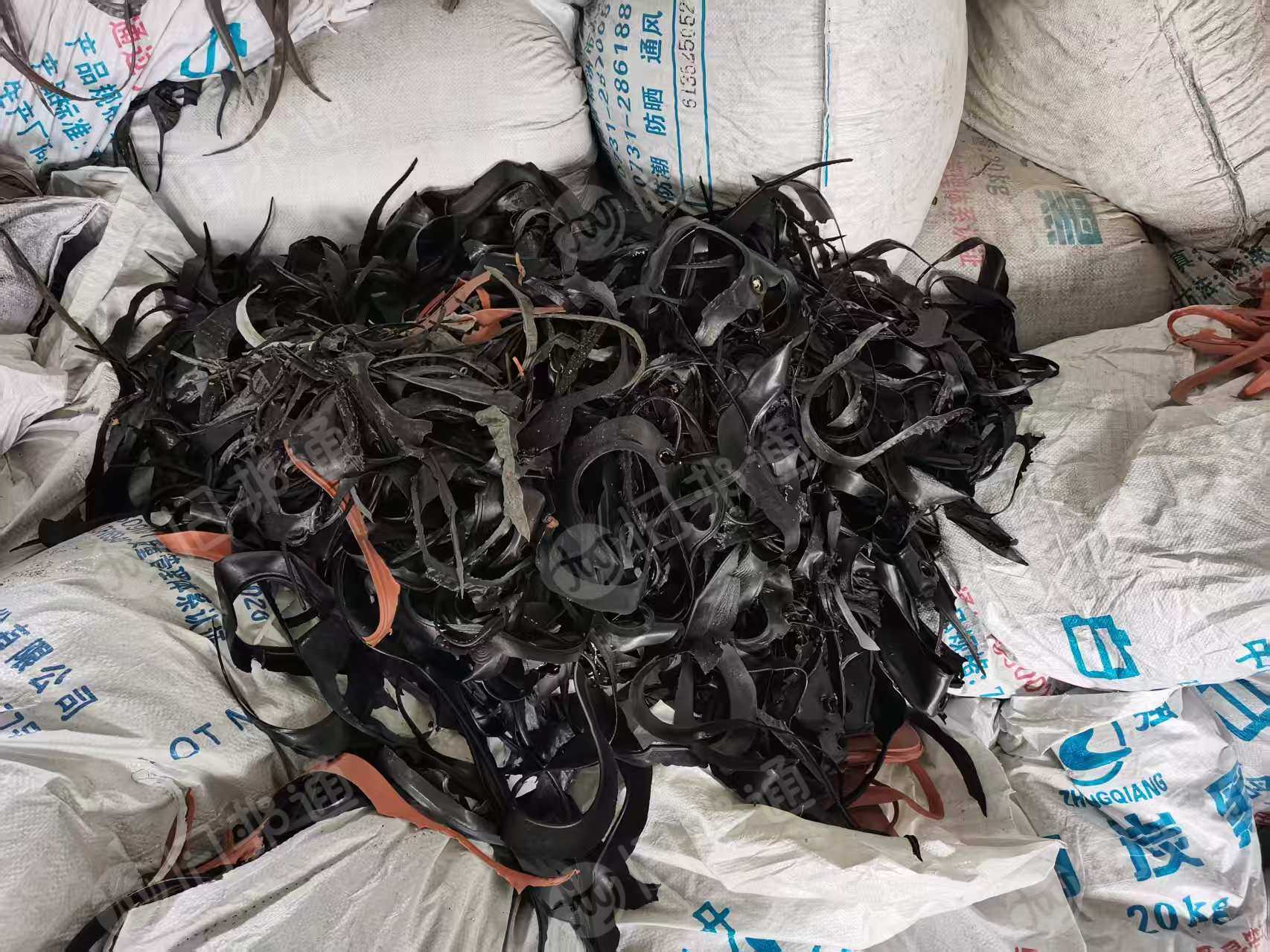 出售橡胶鞋底边角料，大部分黑色