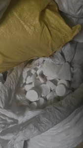 长期出售制品厂下来的纯黏胶水刺无妨布，黏胶无纺布，现货3-4吨