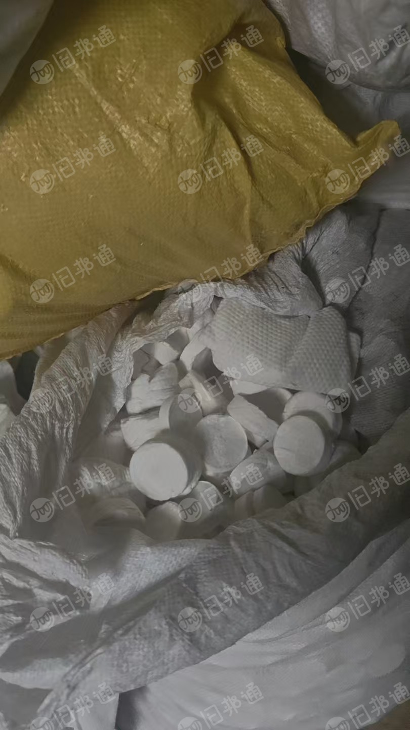 长期出售制品厂下来的纯黏胶水刺无妨布，黏胶无纺布，现货3-4吨