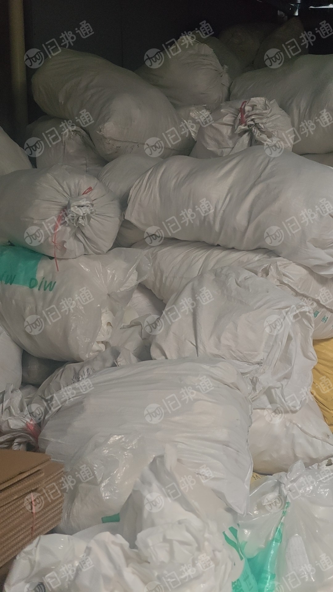 长期出售制品厂下来的纯黏胶水刺无妨布，黏胶无纺布，现货3-4吨