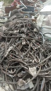 出售废轮胎，拆车橡胶管