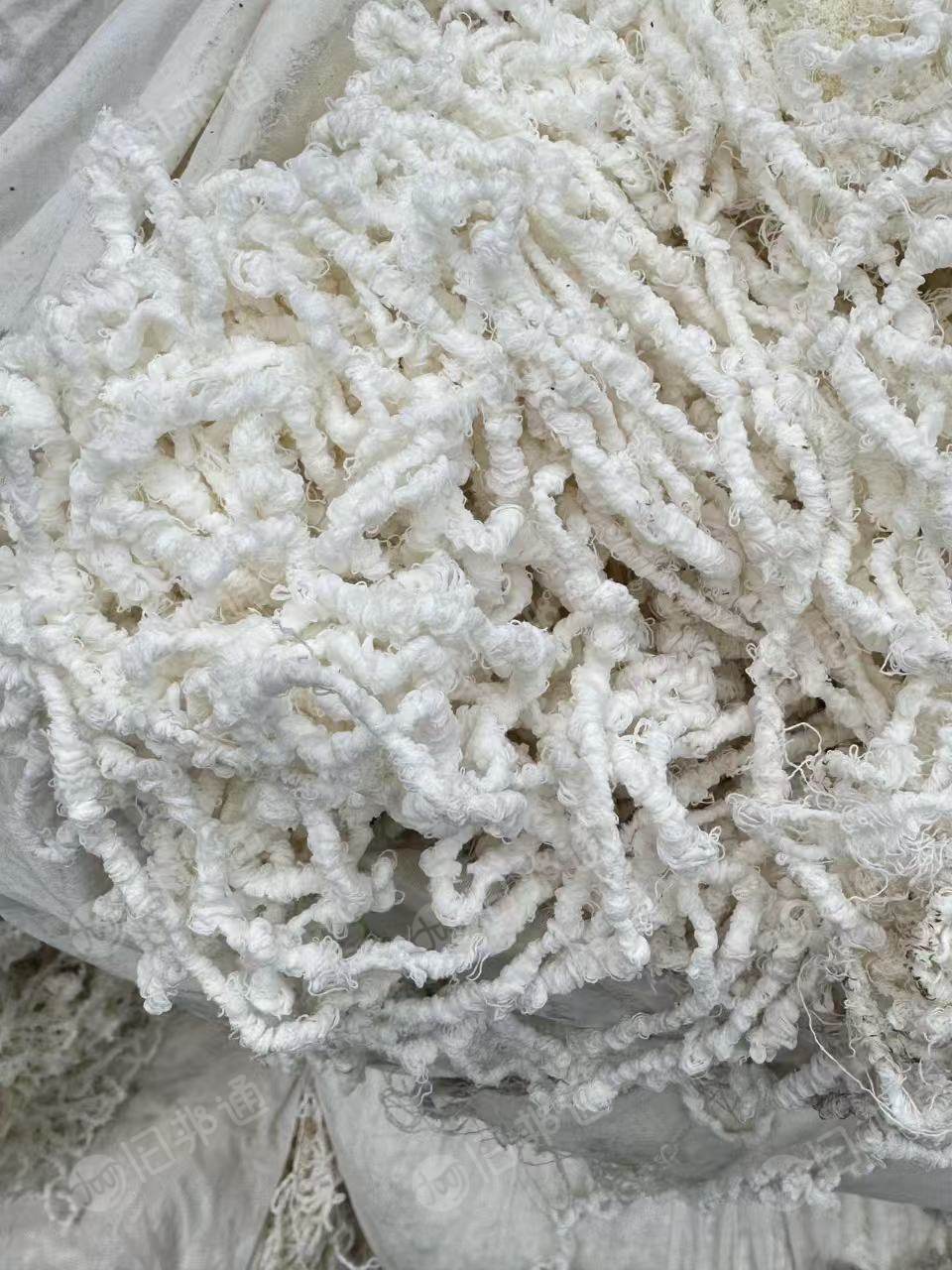 长期出售锦纶水丝，锦氨水丝，氨纶含量不超过15，含水35左右，现货9.6米一车