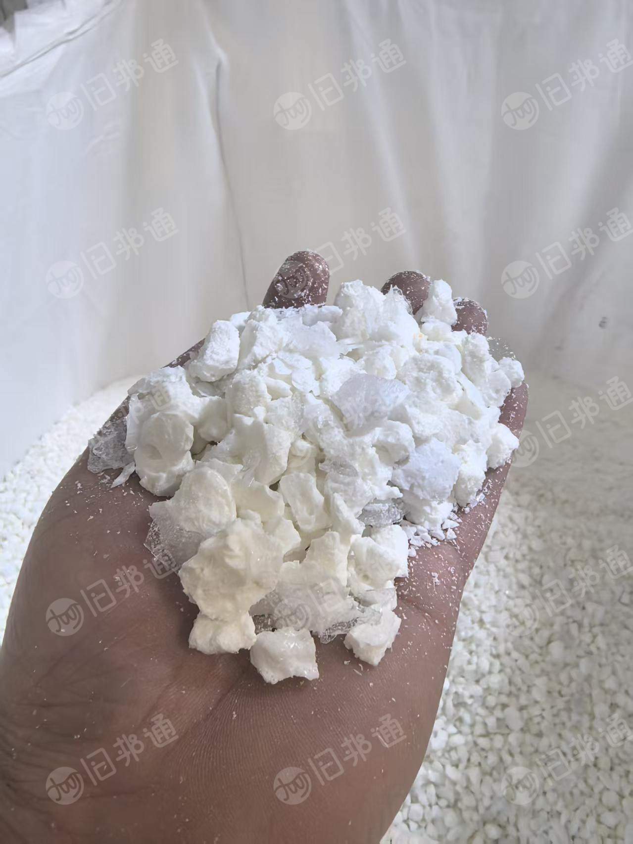 出售Pet含20%亚克力，毛毛虫颗粒，现货300吨